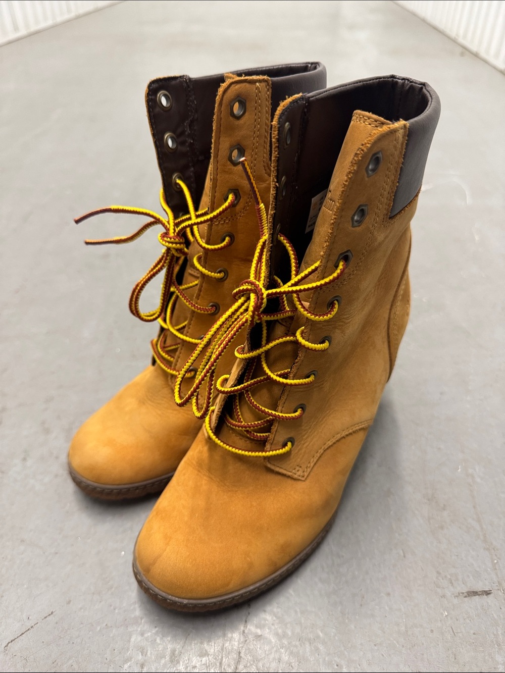 Timberland Wheat Brown Lace-Up Heeled Boots Women’s 6.5